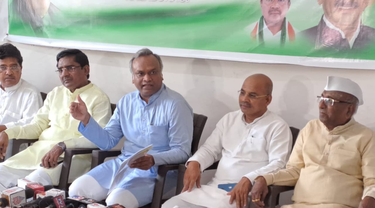ಅನ್ನ ಭಾಗ್ಯ ಯೋಜನೆಗೆ ಜಾರಿಯಾಗದಂತೆ ಕೇಂದ್ರ ಷಡ್ಯಂತ್ರ - ಸಚಿವ ಖರ್ಗೆ ಆರೋಪ