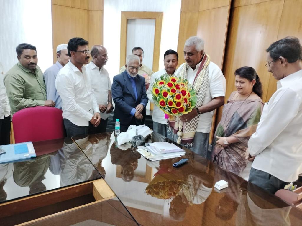 ರೇಷ್ಮೆ ಉದ್ಯಮದ ಅಭಿವೃದ್ದಿಗೆ ಬಜೆಟ್‍ನಲ್ಲಿ ಆದ್ಯತೆ ನೀಡಲು ಆಗ್ರಹ