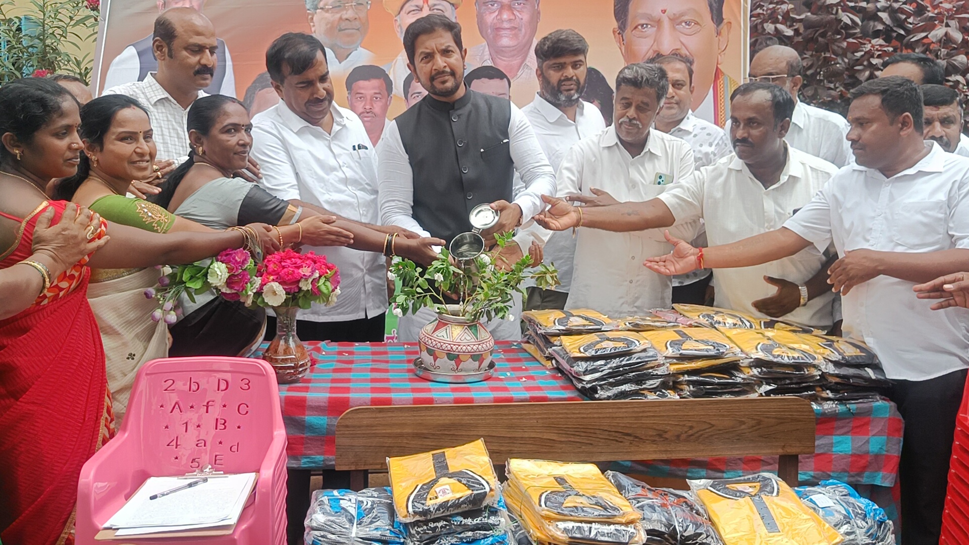 ಸರ್ಕಾರಿ ಶಾಲೆಗಳ ಅಭಿವೃದ್ದಿಗೆ ದಾನಿಗಳ ನೆರವು ಅತ್ಯಗತ್ಯ