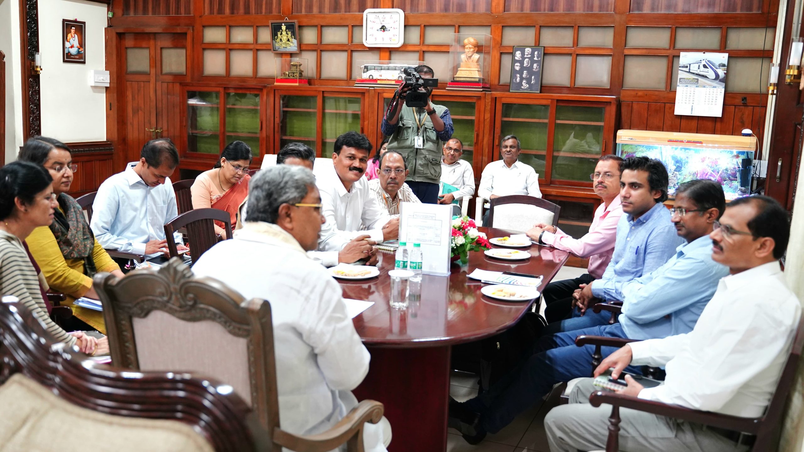 ರಾಜ್ಯದ ರೈತರ ಹಿತ ಕಾಪಾಡೆ: ಸಿದ್ದರಾಮಯ್ಯ ಸಲಹೆ