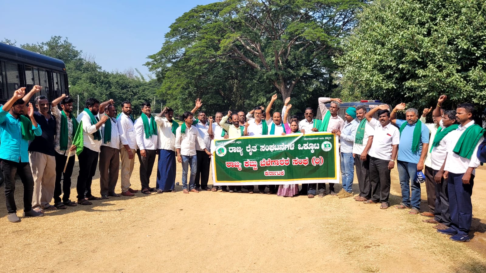 ಬೆಂಗಳೂರು-ಮೈಸೂರು ರಸ್ತೆ ತಡೆಗೆ ಯತ್ನ: ರೈತರ ಬಂಧನ