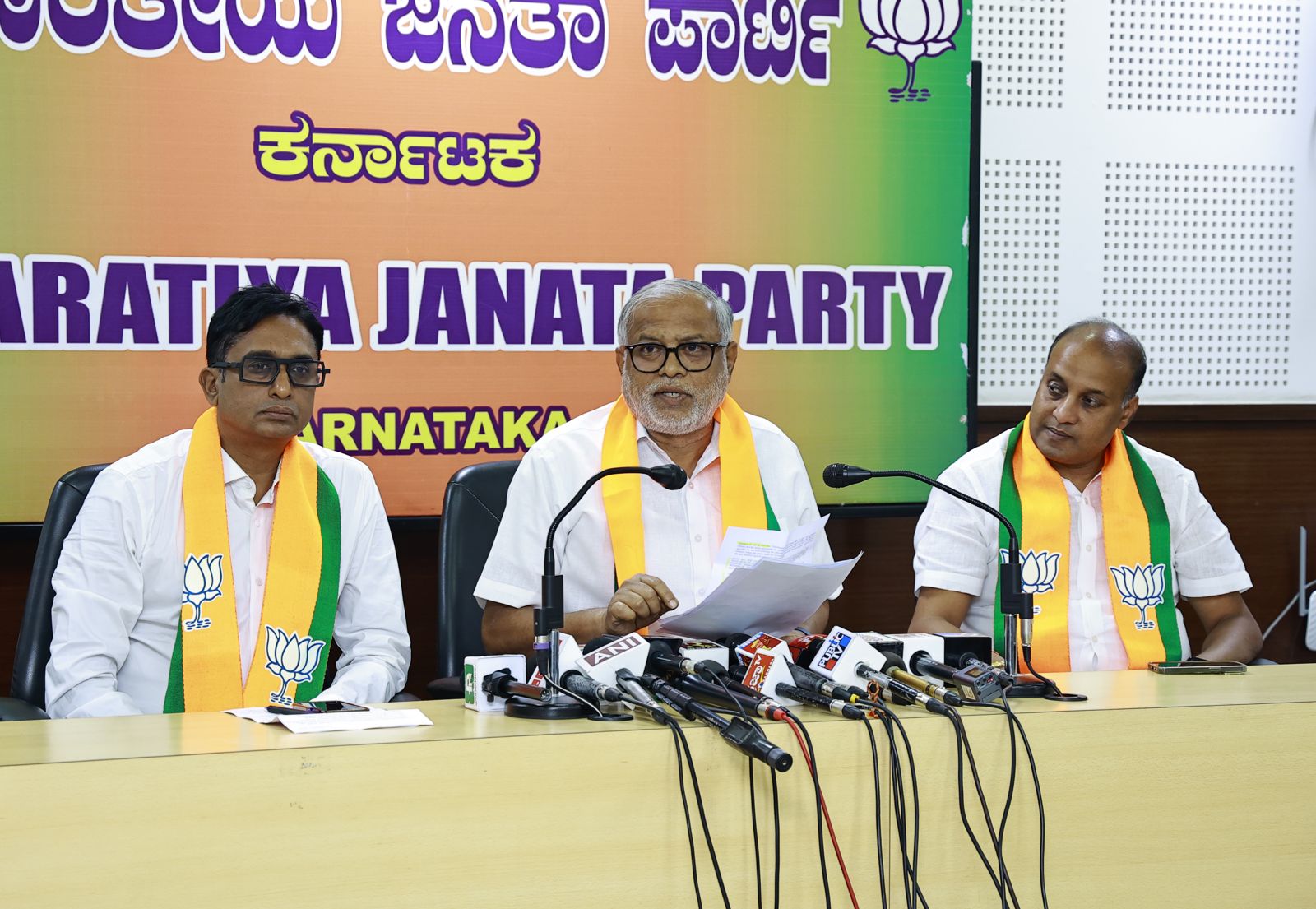 ಅಕ್ರಮ ಗುರುತು ಚೀಟಿ ಸೃಷ್ಟಿ ಪ್ರಕರಣದ ಸಿಬಿಐ ಅಥವಾ   ಎನ್‍ಐಎ ತನಿಖೆಗೆ ಸುರೇಶ್ ಕುಮಾರ್ ಆಗ್ರಹ