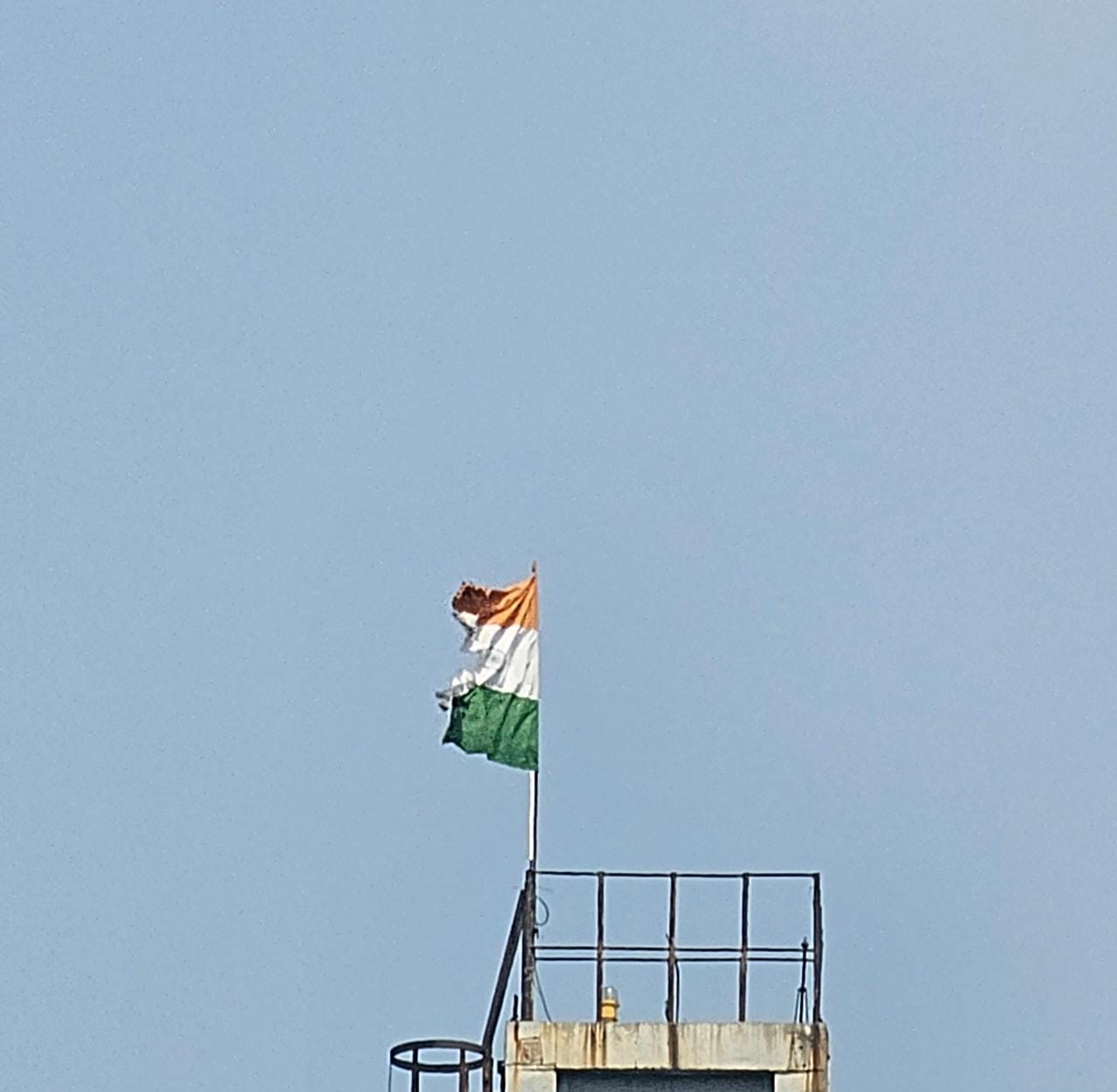 ಕೆ.ಆರ್.ಪುರ ತೂಗುಸೇತುವೆ ಮೇಲೆ ರಾಷ್ಟ್ರಧ್ವಜ ಇಬ್ಬಾಗ ದೂರು ದಾಖಲು