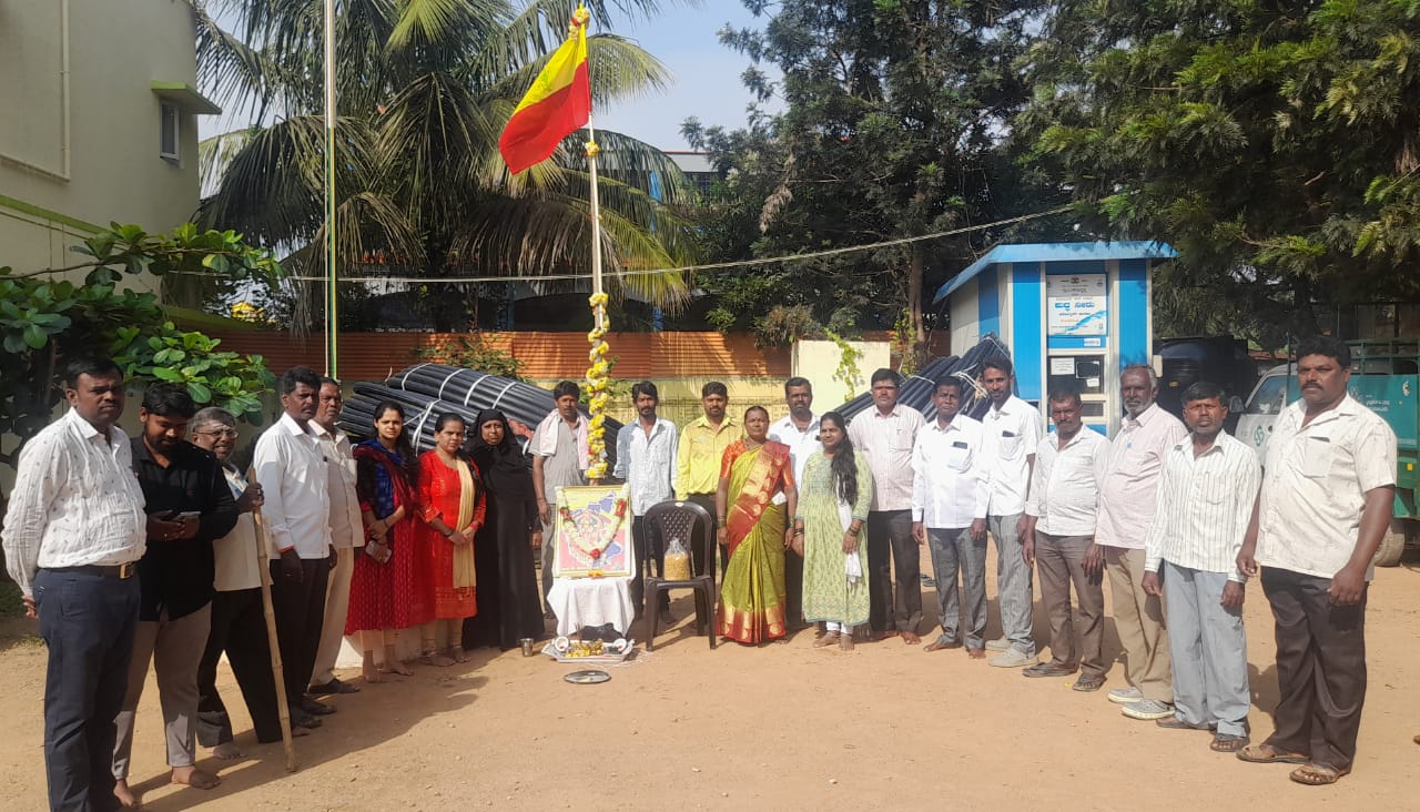ನಮ್ಮ ಕರ್ನಾಟಕವನ್ನು ಕನ್ನಡ ನಾಡು, ಕರುನಾಡು, ಶ್ರಿಗಂಧದ ನಾಡು ಎಂದೂ ಕರೆಯಲಾಗುತ್ತದೆ. ಅಧ್ಯಕ್ಷ ಮುನಿವೆಂಕಟಮ್ಮ ಅಭಿಮತ