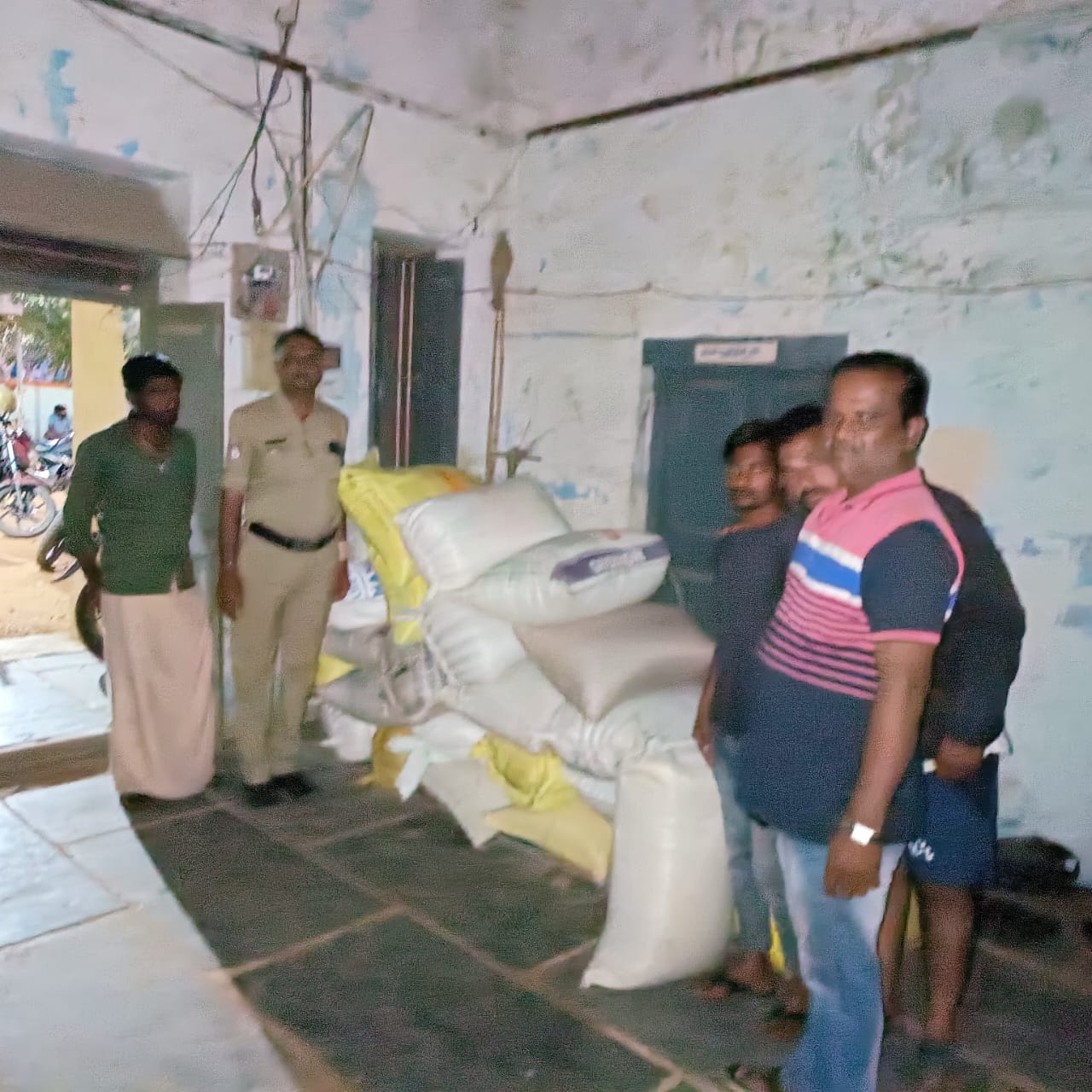 ಅಕ್ರಮ ಸಾಗಾಣಿಕೆಯ ಪಡಿತರ ಅಕ್ಕಿ ವಶ