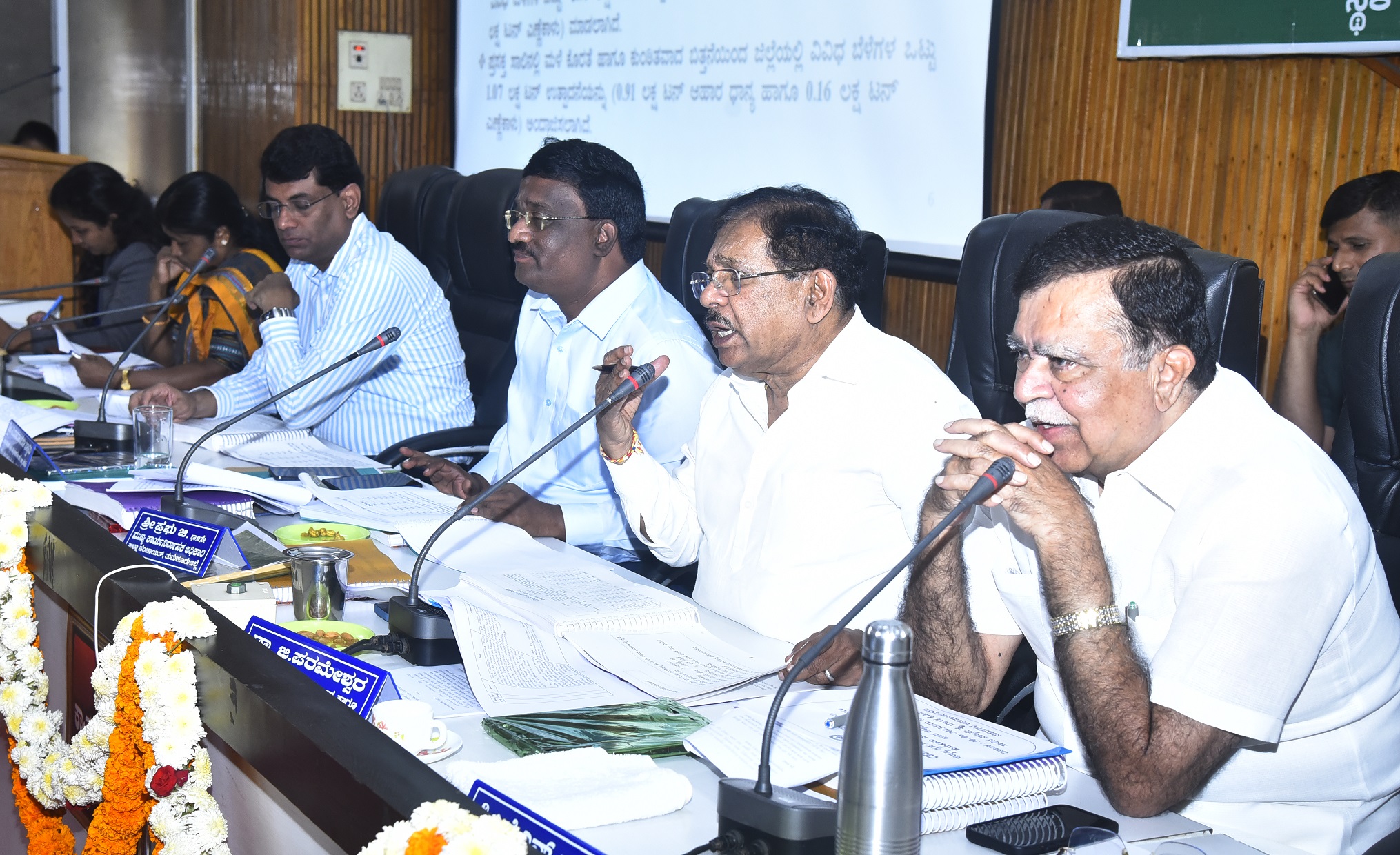 ಭೀಕರ ಬರ: ಸಮರ್ಪಕವಾಗಿ ನಿರ್ವಹಿಸಲು ಅಧಿಕಾರಿಗಳಿಗೆ ಗೃಹ ಸಚಿವರ ಸೂಚನೆ