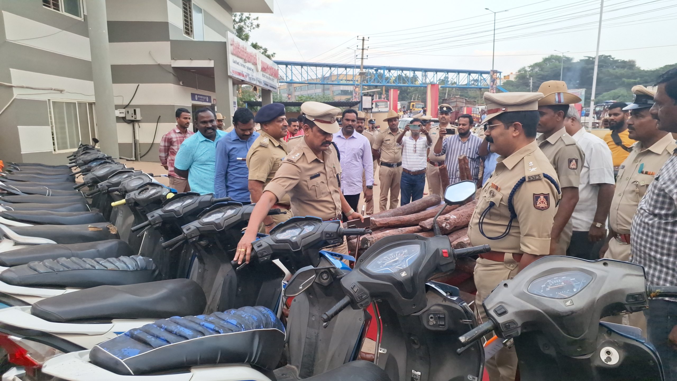 ಬೈಕ್ ಕಳ್ಳರ ಬಂಧನ : 41 ಬೈಕ್‌ಗಳ ವಶ