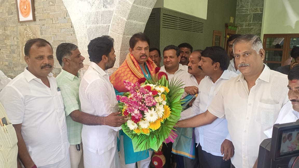 ನೂತನ ವಿಪಕ್ಷ ನಾಯಕರಿಗೆ ಅಭಿನಂದಿಸಿದ ಸೀಕಲ್ ರಾಮಚಂದ್ರಗೌಡ