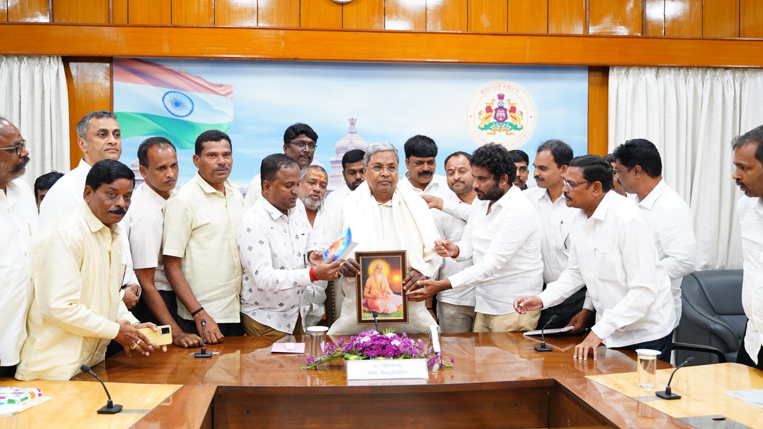 ಎಸ್‌ಟಿಗೆ 'ಪರಿವಾರ' ಸಮುದಾಯ: ಗೊಂದಲ ನಿವಾರಣೆಗೆ ಸಿಎಂ ಸೂಚನೆ