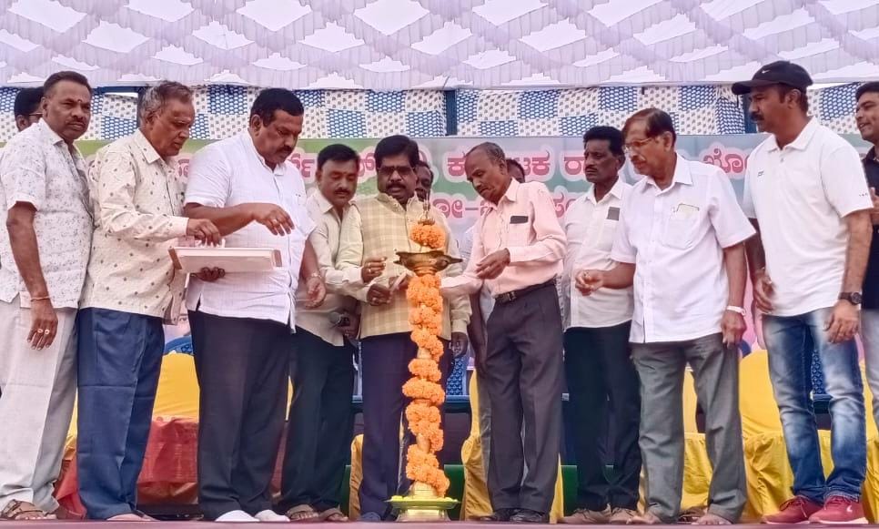ದೇಶಿಯ ಕ್ರೀಡೆಯನ್ನು ಪ್ರೋತ್ಸಾಹಿಸಬೇಕು: ಲೋಕೇಶ್ವರ್