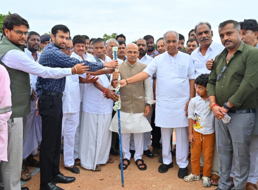 ಹಿರೇಕೊಟ್ನೆೆಕಲ್: 22 ಕೋ.ರೂ.ವೆಚ್ಚದ ಅಂಬೇಡ್ಕರ್ ವಸತಿ ಶಾಲೆಗೆ ಶಂಕುಸ್ಥಾಾಪನೆ ಗ್ರಾಾಮೀಣ ಭಾಗದ ಮಕ್ಕಳ ಶೈಕ್ಷಣಿಕ ಅಭಿವೃದ್ಧಿಿಗೆ ಹೆಚ್ಚು ಒತ್ತು-ಡಾ.ಶರಣಪ್ರಕಾಶ ಪಾಟೀಲ್
