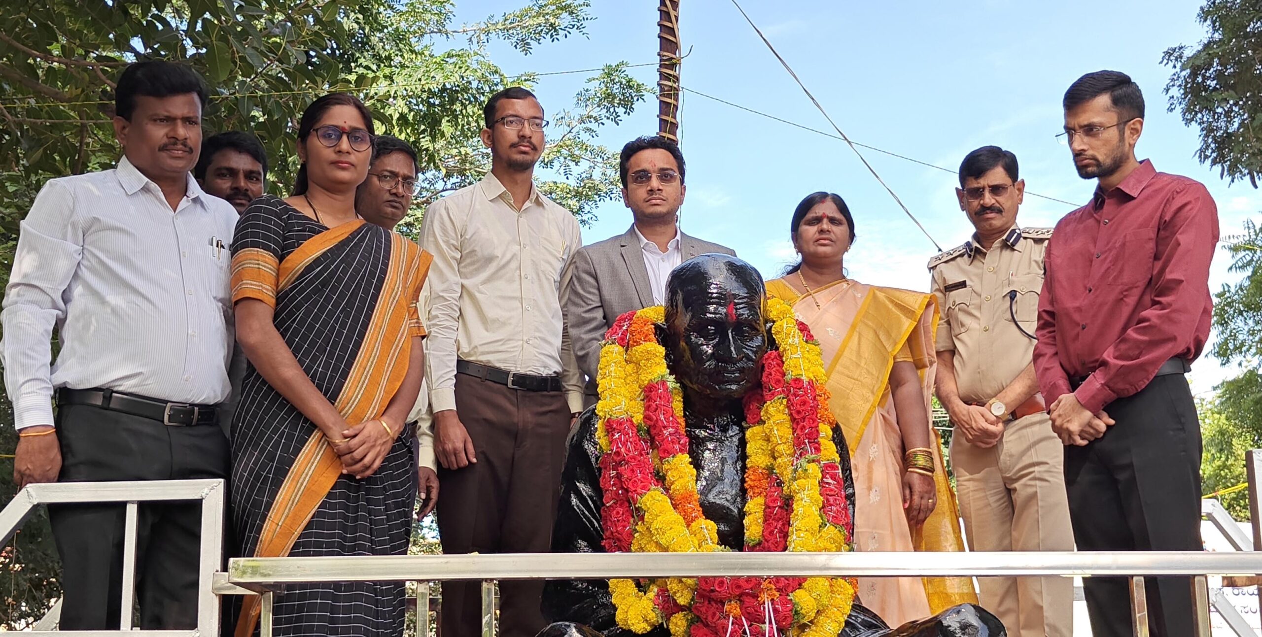 ಜಿಲ್ಲಾಾಡಳಿತದಿಂದ ಮಹಾತ್ಮಗಾಂಧೀಜಿ, ಲಾಲ್‌ಬಹದ್ದೂರ ಶಾಸಿ ಜಯಂತಿ ಆಚರಣೆ ಗಾಂಧೀಜಿಯವರ ಬದುಕೆ ನಮಗೆಲ್ಲ ಪ್ರೇರಣೆ - ಡಿಸಿ
