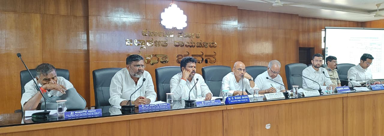 ಅತಿವೃಷ್ಠಿಿ , ಪ್ರವಾಹ ಪರಿಸ್ಥಿಿತಿ ಪರಿಶೀಲನಾ ಸಭೆ ನಡೆಸಿದ ಜಿಲ್ಲಾಾ ಸಚಿವ ಡಾ.ಶರಣಪ್ರಕಾಶ ಪಾಟೀಲ್ ಶೀಘ್ರವೇ ಜಂಟಿ ಸಮೀಕ್ಷೆೆಗೆ ಸೂಚನೆ