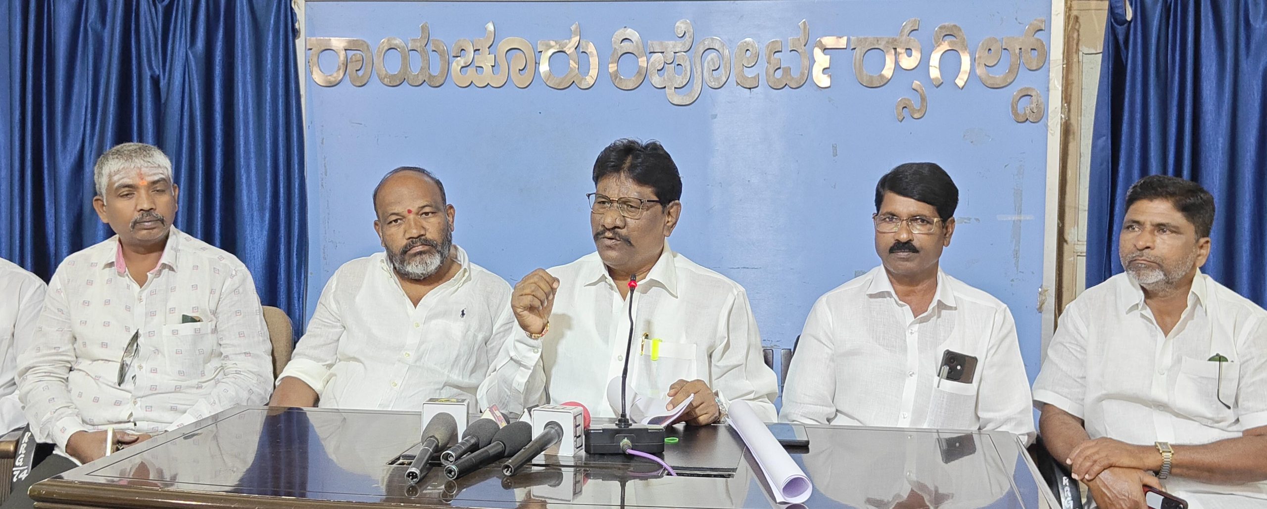 ಅಧಿಕಾರಿಗಳ ಸಭೆ ಮಾಡಲು ರವಿ ಯಾರು * ಆಗ ರಿಬೂಟ್ ಈಗ ರೈಸಿಂಗ್ ದೊಂಬ ರಾಟ ಕೆರೆ ಒತ್ತುವರಿ ಮಾಡಿ ಲೇಔಟ್ ನಿರ್ಮಾಣ ತೆರವು ಮಾಡುವರೆ ಬೋಸರಾಜ್ -ವಿರೂಪಾಕ್ಷಿ