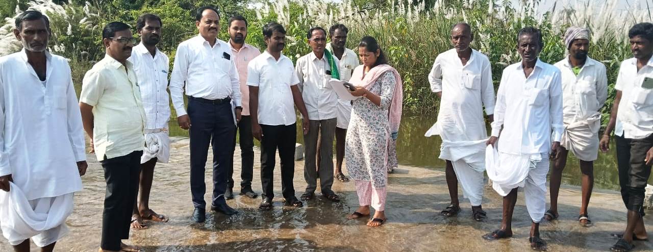 ತಹಸೀಲ್ದಾಾರ ಕು.ಸತ್ಯಮ್ಮ ಭೇಟಿ ವೀಕ್ಷಣೆ ಕೆಬಿಜೆಎನ್‌ಎಲ್ ನಿರ್ಲಕ್ಷ : ಜಾಗೀರನಂದಿಹಾಳ ಸೇತುವೆಯ ರಸ್ತೆೆ ಮೇಲೆ ನಿರಂತರ ಹರಿವ ನೀರು, ಸಂಚಾರಕ್ಕೆೆ ಸಂಚಕಾರ
