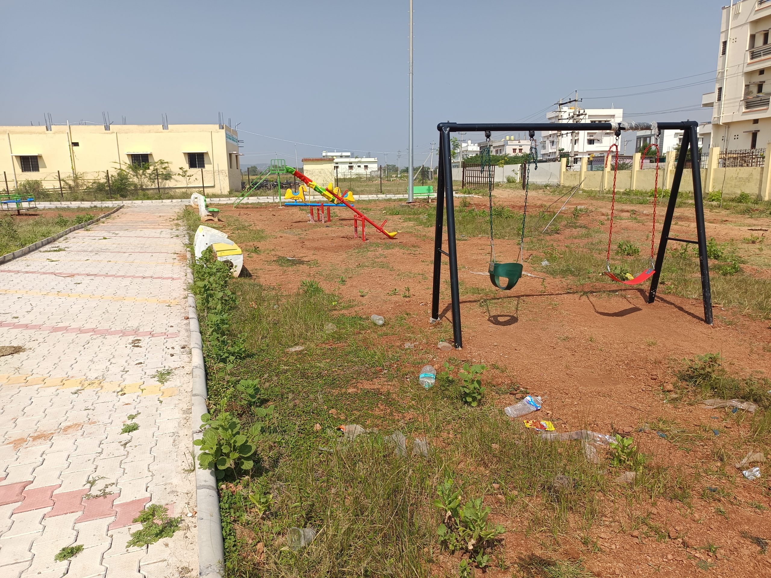 ಸಿರವಾರ: ವಾಕಿಂಗ್‌ಗಾಗಿ ನಾಗರಿಕರ ಪರದಾಟ ಮರಗಳು ಇಲ್ಲದೆ ಸೊರಗಿದ ಸಾರ್ವಜನಿಕ ಉದ್ಯಾಾನವನ...!