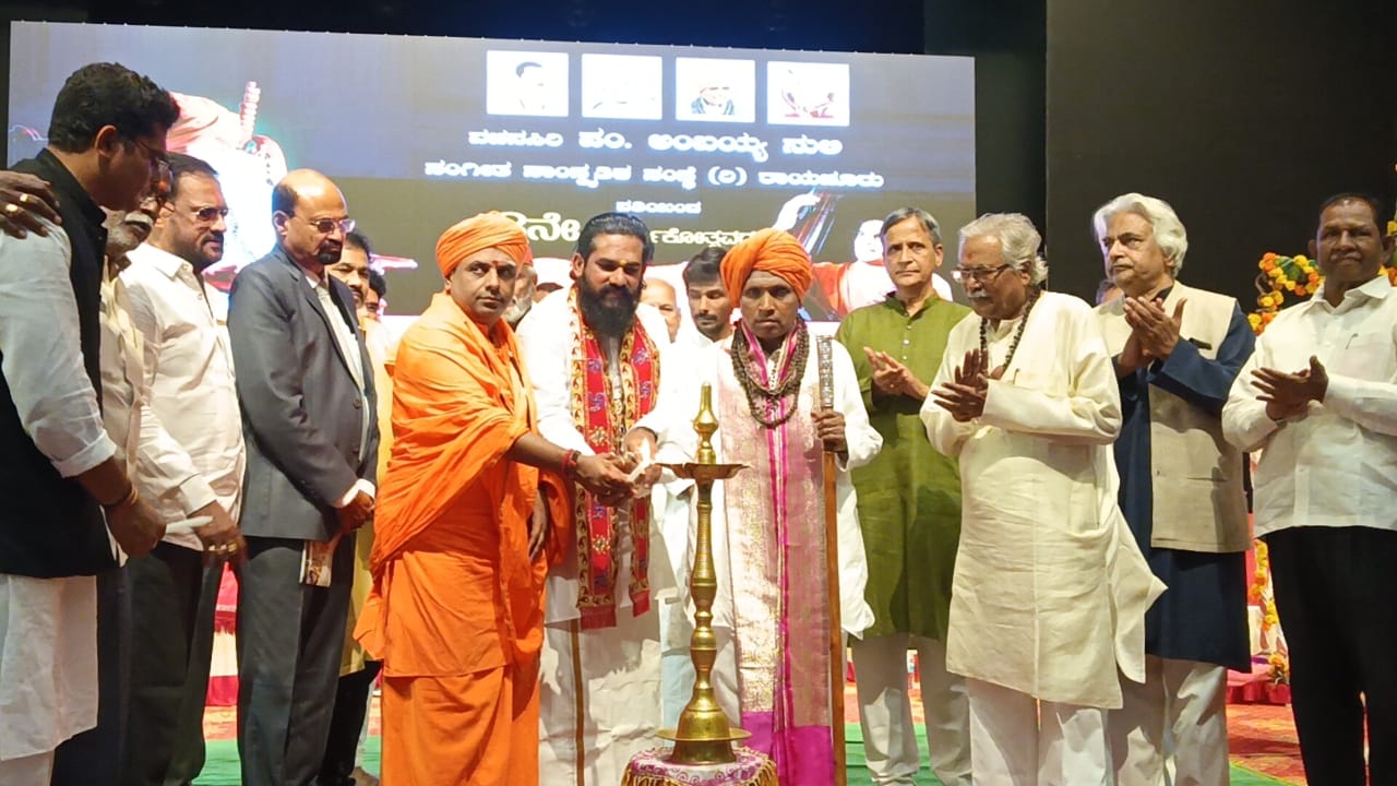 ವಚನಸಿರಿ ಪಂ.ಅಂಬಯ್ಯನುಲಿ ಸಂಸ್ಥೆೆ ವಾರ್ಷಿಕೋತ್ಸವ, ಪ್ರಶಸ್ತಿಿ ಪ್ರದಾನ ರಾಯಚೂರು ಇತಿಹಾಸದ ಮೆಲುಕಿಗೆ ವಿಚಾರ ಸಂಕಿರಣ ಅಗತ್ಯ-ಕುಂವಿ