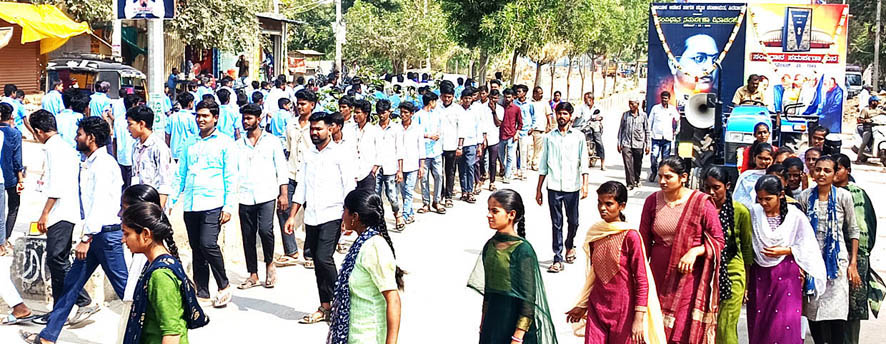 ಸಿರವಾರ: ಸಂವಿಧಾನ ಸಮರ್ಪಣಾ ದಿನಾಚರಣೆ