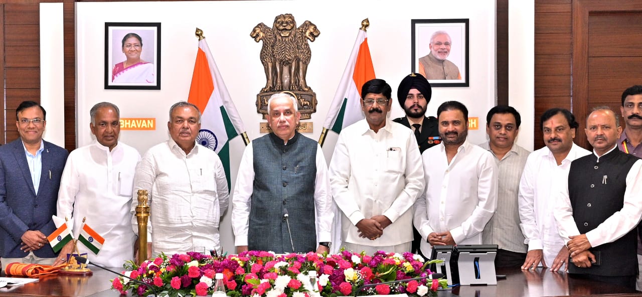 ರಾಜ್ಯಪಾಲರ ಅಧ್ಯಕ್ಷತೆಯಲ್ಲಿ ಉಭಯ ರಾಜ್ಯ ಸಚಿವರ ಸಭೆ * ಮಾಸ್ಟರ್ ಪ್ಲಾಾನ್ ಜಾರಿ, ಯಾವುದೆ ಭವನ ನಿರ್ಮಿಸಲ್ಲ ಶ್ರೀಶೈಲದ ಕರ್ನಾಟಕ (ಛತ್ರ) ಭವನ ಸ್ಥಳ ಖುದ್ದು ಪರಿಶೀಲನೆಗೆ ನಿರ್ಧಾರ