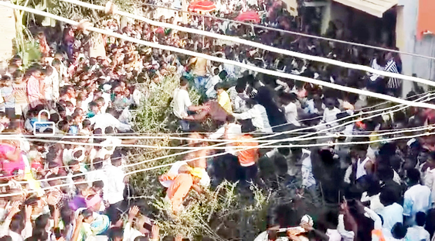 ಇಷ್ಟಾರ್ಥ ಸಿದ್ದಿಗಾಗಿ ಮುಳ್ಳು ಹರಕೆ, ಲೇಬಗೇರಿಯಲ್ಲಿ ನಡೆದ ಮುಳ್ಳು ಜಾತ್ರೆ