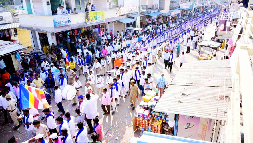 ಚಿತ್ತಾಪುರ : ಸಂವಿಧಾನ ಸಂರಕ್ಷಣಾ ಸಮಿತಿಯಿಂದ ಬೃಹತ್ ಪಥಸಂಚಲನ, ಸಂವಿಧಾನ ಸಮಾವೇಶ ಸಂವಿಧಾನ ಒಪ್ಪಲಾರದವರು ಭಾರತ ದೇಶದ ಪ್ರಜೆ ಹೇಗೆ ಆಗುತ್ತಾಾರೆ : ಜ್ಞಾನಪ್ರಕಾಶ ಸ್ವಾಾಮೀಜಿ ಪ್ರಶ್ನೆ