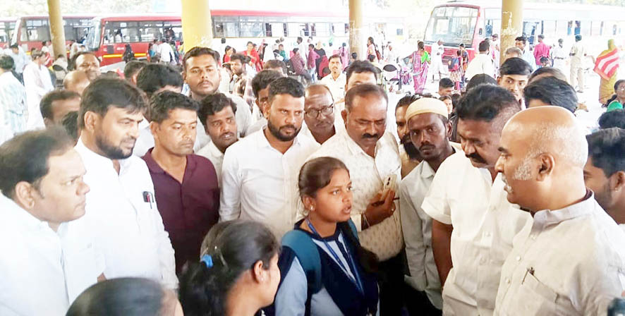 ಶೀಘ್ರ ವಿಭಾಗಕ್ಕೆ 400 ಹೊಸ ಬಸ್ ಆಗಮನ ಕಲ್ಯಾಣ ಕರ್ನಾಟಕ ಸಾರಿಗೆ ವಿಭಾಗೀಯ ಅಧ್ಯಕ್ಷರ ಭೇಟಿ : ಸಮಸ್ಯೆಗಳ ಮಾಹಿತಿ ಸಂಗ್ರಹ