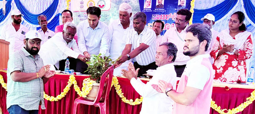 ರೈತರು ಕೃಷಿ ಕಾಮಗಾರಿಗಳ ನಿರ್ವಹಣೆಗೆ ಮುಂದಾಗಬೇಕು