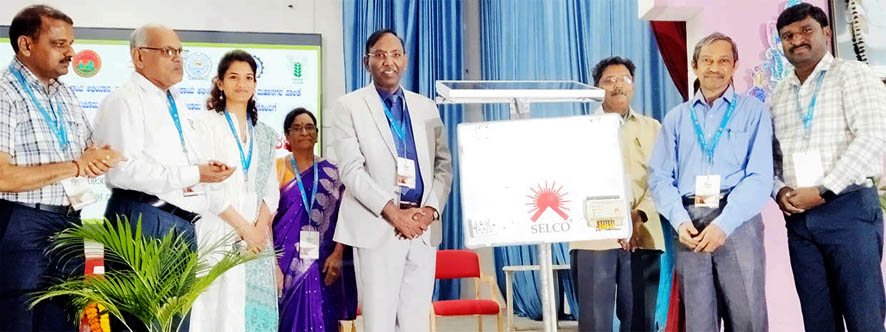 ವಿಕಾಸನಿ, ವಿಕಾಸ ಪಥದಲ್ಲಿ ಮಹಿಳೆಯರ ಹೆಜ್ಜೆ ಕಾರ್ಯಾಗಾರ ವಿದ್ಯುತ್ ಮೇಲಿನ ಅವಲಂಬನೆ ತಪ್ಪಿಿಸಲು ಸೋಲಾರಗೆ ಒತ್ತು ನೀಡಿ - ಕುಲಪತಿ