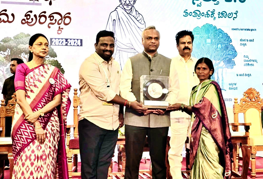 ಗಬ್ಬೂರು ಪಂಚಾಯತಿಗೆ ಗಾಂಧಿ ಗ್ರಾಾಮ ಪುರಸ್ಕಾರ ಪ್ರದಾನ
