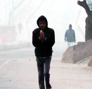 ನಮಗ ಬಿಸಿಲ ಪಾಡ ನೋಡ್ರಿ, ಥಂಡಿಗೆ ಹೊರಗ ಬರಾಕ ಆಗೋವಲ್ದು