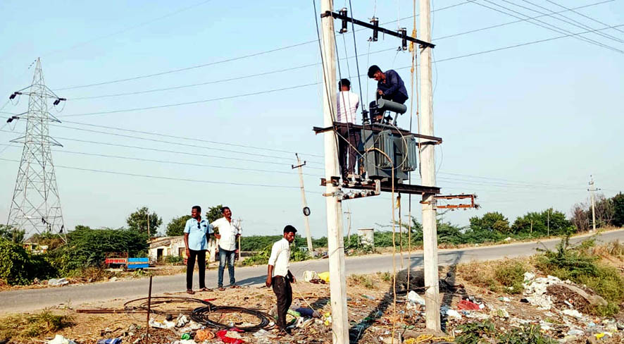 ಸುದ್ದಿಮೂಲ ವರದಿಗೆ ಸ್ಪಂದನೆ ವಿದ್ಯುತ್ ಪರಿವರ್ತಕ ಬೇರೆ ಕಡೆ ಸ್ಥಳಾಂತರ