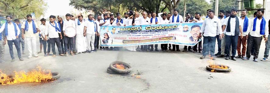 ಮುದಗಲ್: ಸಂಪೂರ್ಣ ಒಳಮೀಸಲಾತಿಗೆ ಒತ್ತಾಯಿಸಿ ಪ್ರತಿಭಟನೆ