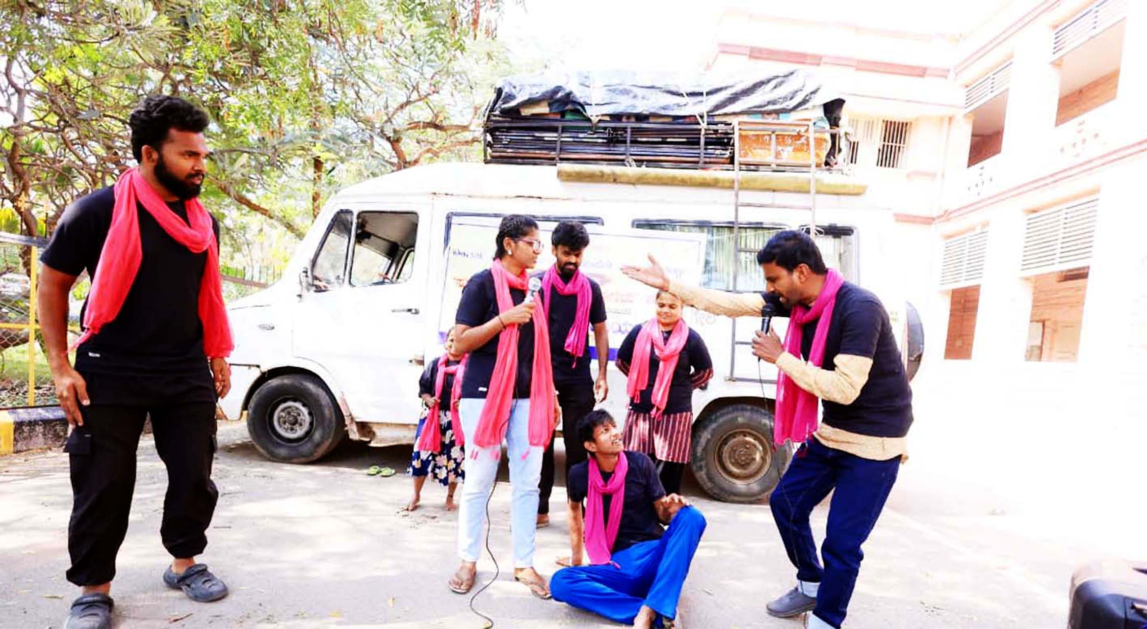 ಪಂಚ ಗ್ಯಾರಂಟಿಗಳಿಂದ ರಾಜ್ಯದ ತಲಾದಾಯ ಹೆಚ್ಚಳ ಬಳ್ಳಾರಿ ಜಿಲ್ಲೆಯಲ್ಲಿ ಶೇ.98 ರಷ್ಟು ಗ್ಯಾರೆಂಟಿ