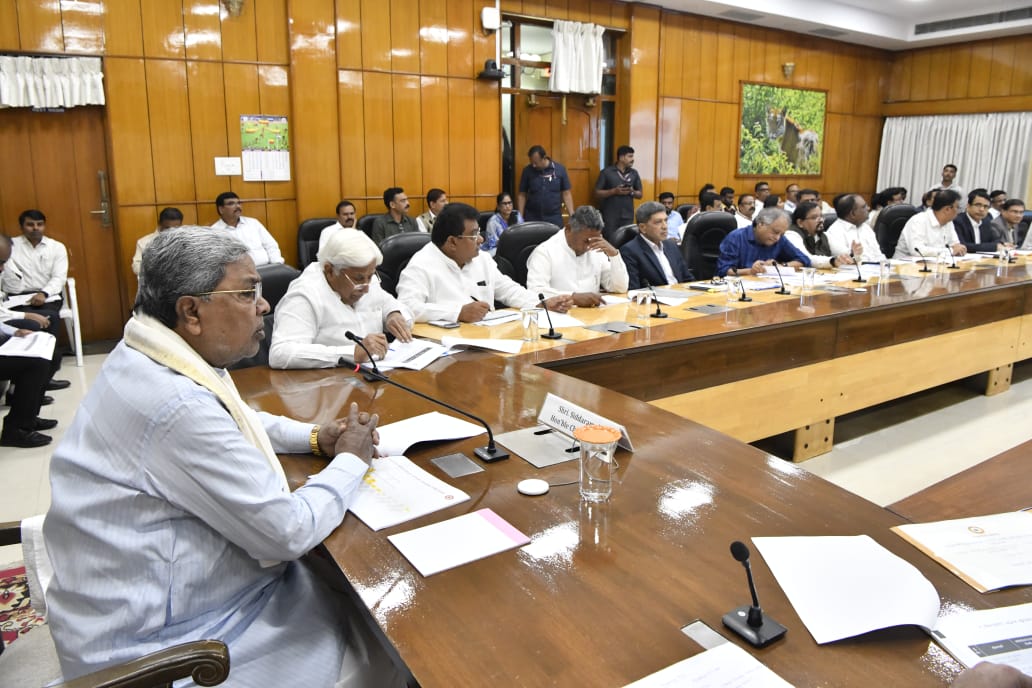 ಗುಣಮಟ್ಟದಲ್ಲಿ ರಾಜಿ ಮಾಡಿಕೊಳ್ಳದಂತೆ ಜಿಲ್ಲಾಧಿಕಾರಿಗಳಿಗೆ ಸಿಎಂ ತಾಕೀತು: ಜಿಲ್ಲಾ ಉಸ್ತುವಾರಿ ಸಚಿವರು ನಿಗಾ ವಹಿಸಲು ಸೂಚನೆ ಸಿಎಂ ಮೂಲಸೌಕರ್ಯ ಯೋಜನೆ ಕಾಮಗಾರಿ ತ್ವರಿತಗೊಳಿಸಿ