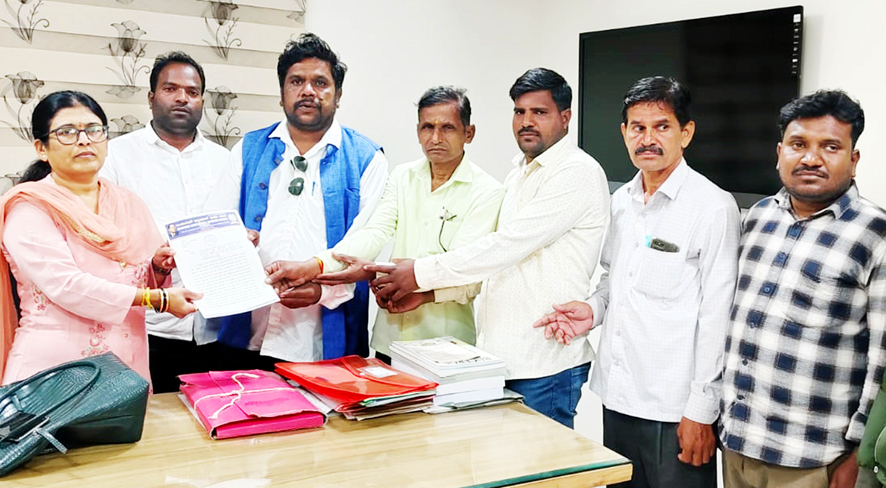 ಚೆಕ್ ಡ್ಯಾಾಂನಲ್ಲಿ ಭ್ರಷ್ಟಾಚಾರ ಆರೋಪ - ಕೃಷಿ ಅಧಿಕಾರಿಗಳ ಅಮಾನತ್ತಿಗೆ ಆಗ್ರಹ