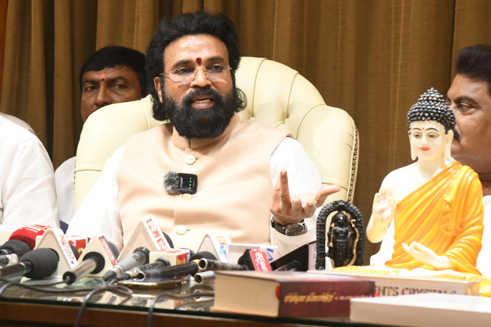 ಬಳ್ಳಾರಿಯ ಕೌಲ್‌ಬಜಾರ್‌ನಲ್ಲಿ 10 ಸಾವಿರಕ್ಕೂ ಹೆಚ್ಚಿನ ಬಾಂಗ್ಲಾಾ ನಿವಾಸಿಗಳು ; ಬಿ. ಶ್ರೀರಾಮುಲು