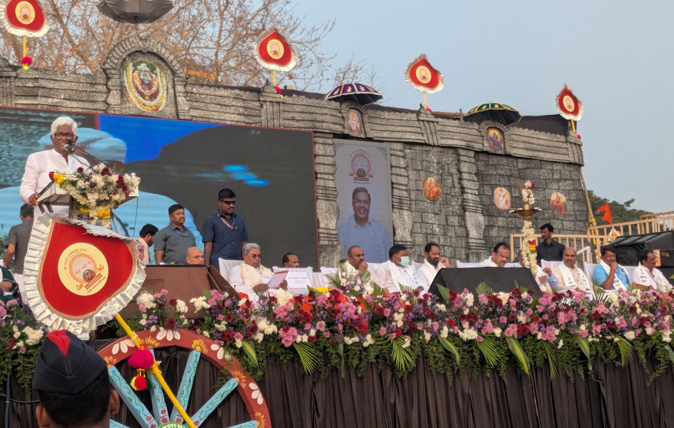 ಶಾಲಾ ಕಾಲೇಜುಗಳ ವಿದ್ಯಾರ್ಥಿಗಳಿಗಾಗಿ 15 ಬಸ್‌ಗಳ ಉದ್ಘಾಾಟನೆ ಅಂಬಾಮಠ ಯಾತ್ರಾ ಸ್ಥಳವಾಗಿ ಅಭಿವೃದ್ದಿ - ಬಾದರ್ಲಿ