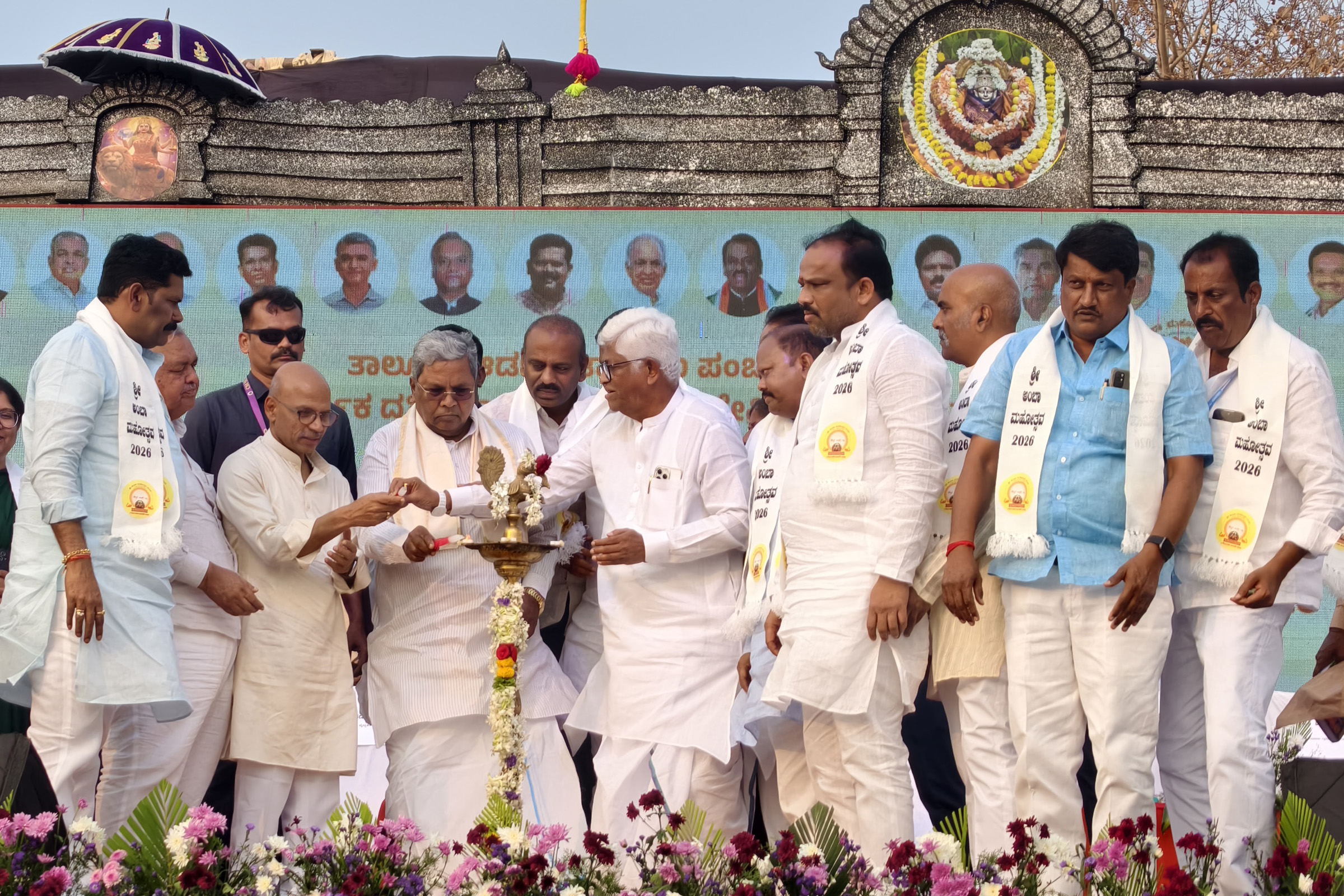 *ಅಂಬಾದೇವಿ ದರ್ಶನ ಪಡೆದಿದ್ದು ನನ್ನ ಪುಣ್ಯ * ಸಾಲಗುಂದಾ ಏತ ನೀರಾವರಿ ಯೋಜನೆ ಚಾಲನೆ * ಸು.300 ಕೋಟಿ ರೂ. ವೆಚ್ಚದ ಕಾಮಗಾರಿಗಳಿಗೆ ಶಂಕುಸ್ಥಾಾಪನೆ, ಉದ್ಘಾಾಟನೆ ನೀರಾವರಿ ಯೋಜನೆಗಳಿಗೆ ಮೊದಲ ಆದ್ಯತೆ - ಸಿಎಂ ಸಿದ್ರಾಾಮಯ್ಯ