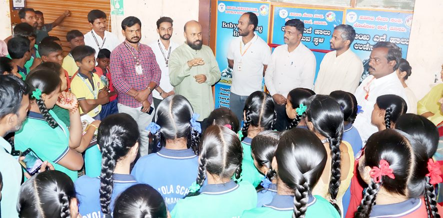 ಮಾನ್ವಿ: ಲೊಯೋಲಾ ಸಂಸ್ಥೆಯಿಂದ ಬಸ್ ನಿಲ್ದಾಣದಲ್ಲಿ ತಾಯಿ ಎದೆ ಹಾಲು ಉಣಿಸುವ ಕೊಠಡಿ ಆರಂಭ