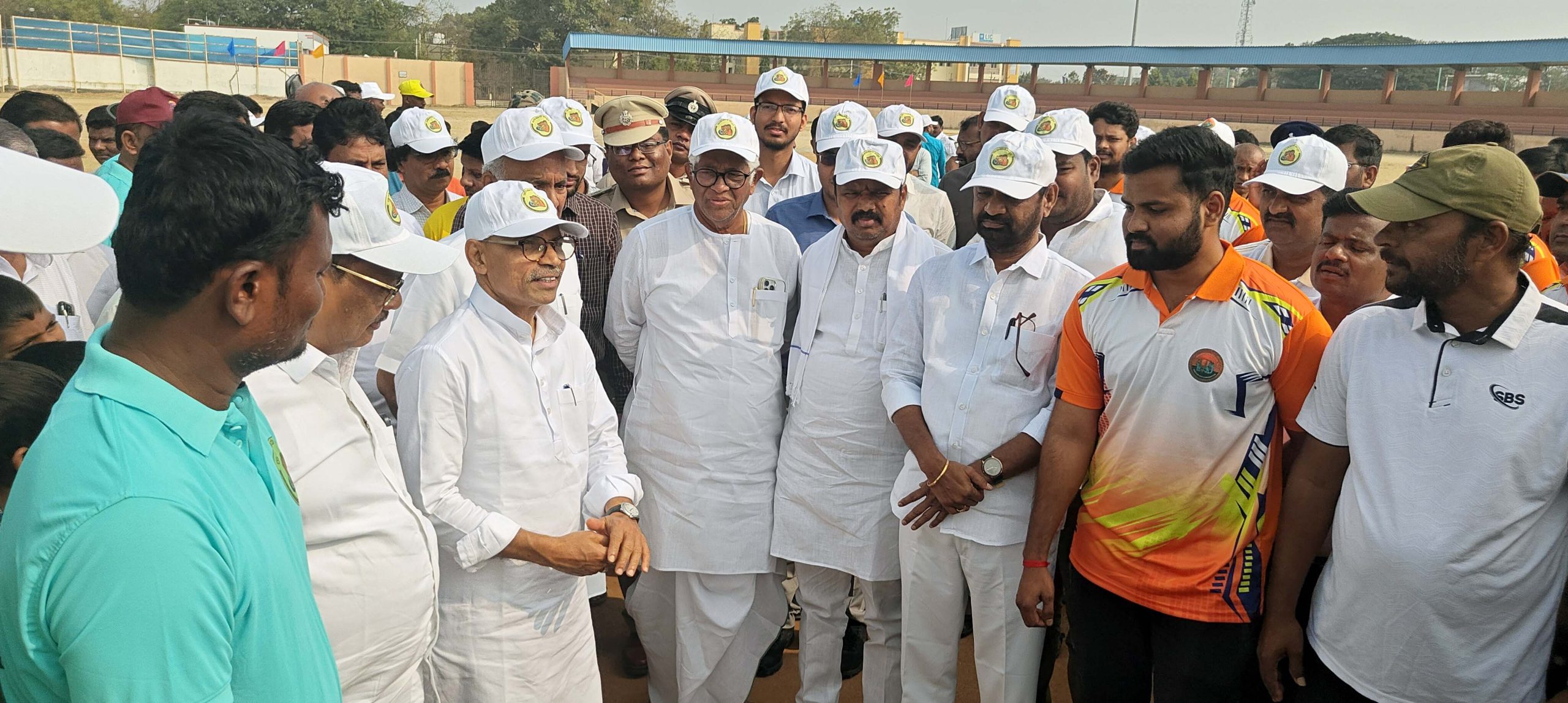 ಕ್ರೀೆಡೋತ್ಸವದ ಮೊದಲ ಪಂದ್ಯಕ್ಕೆೆ ಸಚಿವರಿಂದ ಚಾಲನೆ ಜಿಲ್ಲೆಯ ಜನತೆಯ ಅಪೇಕ್ಷೆಯಂತೆ ರಾಯಚೂರು ಉತ್ಸವ ಡಾ.ಶರಣಪ್ರಕಾಶ ಪಾಟೀಲ