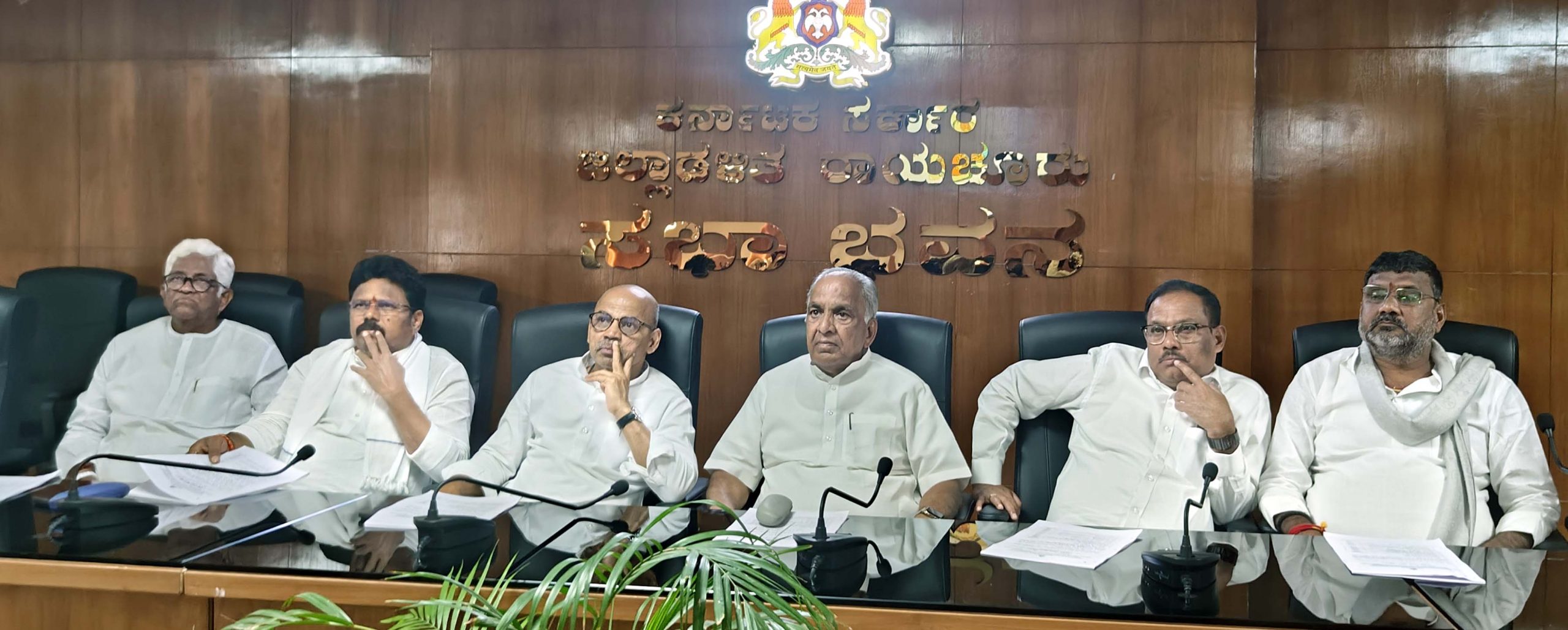 ರಾಯಚೂರು ಉತ್ಸವ ಸಿದ್ಧತೆ; ಎಲ್ಲ ಜನಪ್ರತಿನಿಧಿಗಳ ಸಭೆ ಉತ್ಸವದ ಬೃಹತ್ ವೇದಿಕೆಗಳ, ನಾನಾ ಕಾರ್ಯಕ್ರಮಗಳ ಸ್ವರೂಪದ ಪ್ಲಾಾನ್ ವೀಕ್ಷಣೆ ನಡೆಸಿದ ಸಚಿವರು, ಶಾಸಕರು