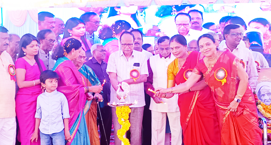 ಸಿರವಾರ ಸರಕಾರಿ ಪ್ರೌಢ ಶಾಲೆಗೆ 60ರ ಸಂಭ್ರಮ ; ಅದ್ಧೂರಿ ಕಾರ್ಯಕ್ರಮ ವಿದ್ಯೆ ಮೋಸದಿಂದ ಗಳಿಸುವ ಸಾಧನವಲ್ಲ - ಕೋಟ್ರೇಶ