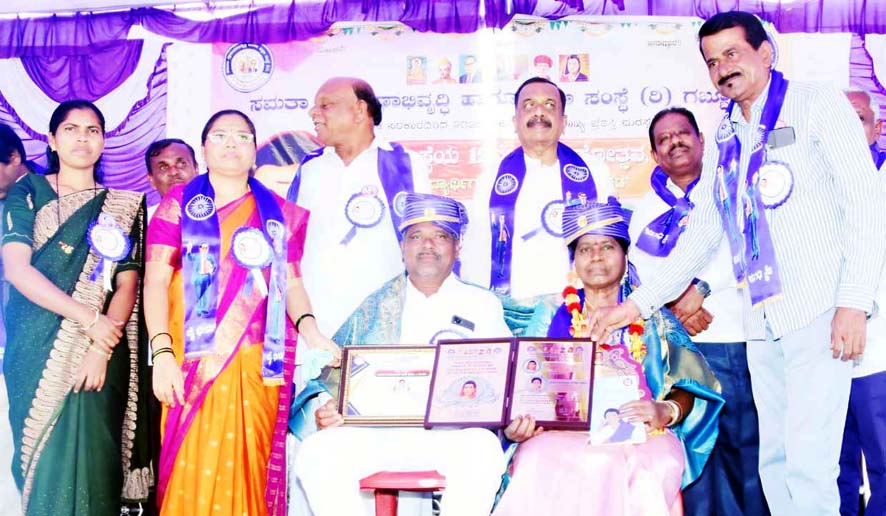 ಮಾನ್ವಿ : ಮುಖ್ಯೋಪಾಧ್ಯಾಯಿನಿ ಶಿವಲಿಂಗಮ್ಮ ಕಟ್ಟಿಮನಿ ಇವರಿಗೆ ಸಾವಿತ್ರಿಬಾಯಿ ುಲೆ ಪ್ರಶಸ್ತಿ ಪ್ರದಾನ