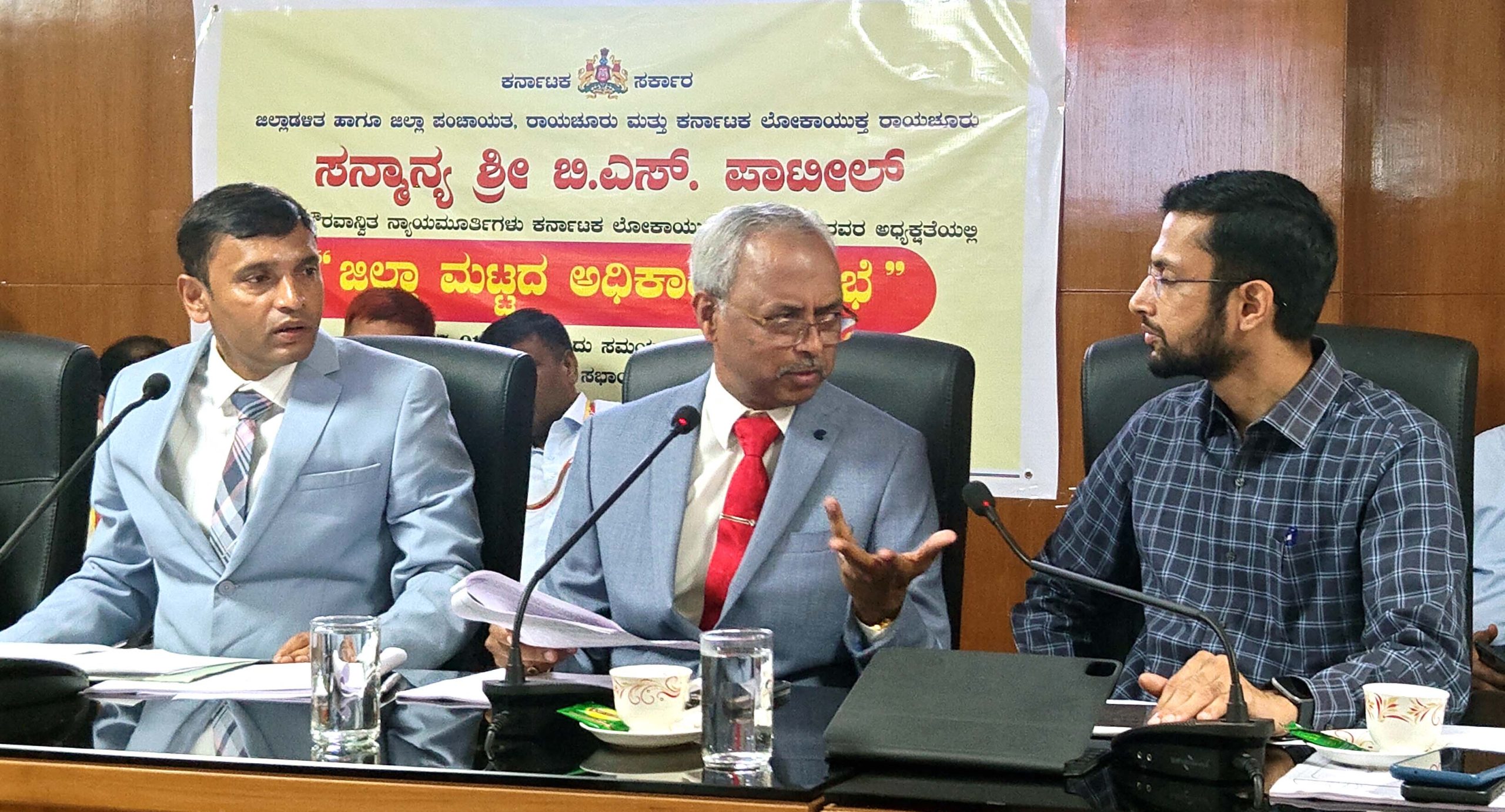 ಅಧಿಕಾರಿಗಳ ಜೊತೆ ದೂರುಗಳ ಪ್ರಗತಿ ಪರಿಶೀಲನೆ * ನಿರೀಕ್ಷಿತ ಭೇಟಿ  ವರದಿ ಬಿಚ್ಚಿಿಟ್ಟ  ಲೋಕಾ ಅಧಿಕಾರಿಗಳು ಲೋಪಗಳ ವಾಸ್ತವ ವರದಿ ಮರೆಮಾಚಿದರೆ ಕ್ರಮದ ಖಡಕ್ ಎಚ್ಚರಿಕೆ