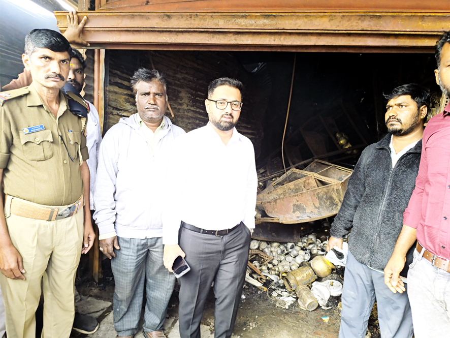 ಬೆಂಕಿ ಅವಘಡ : ಭಸ್ಮವಾದ ಅಂಗಡಿಗಳು, ಲಕ್ಷಾಾಂತರ ರೂ. ಹಾನಿ