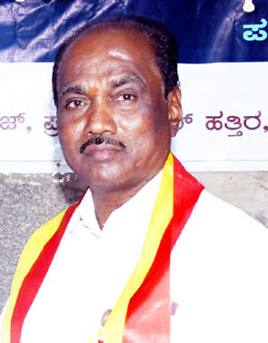 ಕವಿಗೋಷ್ಠಿಗೆ ದಾಖಲೆ ಇವರೇನು ಸರಕಾರಿ ನೌಕರಿ ಕೋಡುತ್ತಾರೆಯೇ - ಪಲುಗುಲ ಪ್ರಶ್ನೆ