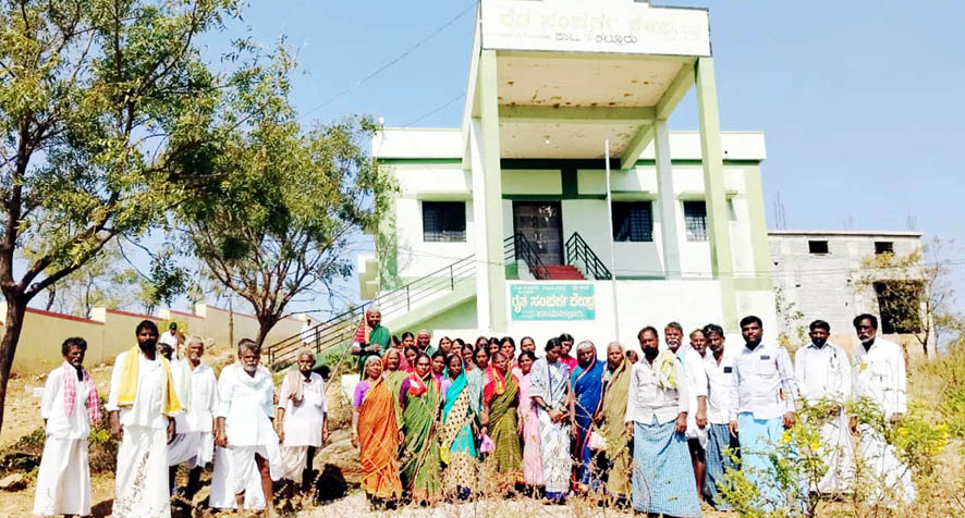 ಕವಿತಾಳ ಆರ್‌ಎಸ್‌ಕೆ ; ಶೇಂಗಾ ಬೀಜ ವಿತರಣೆಯಲ್ಲಿ ತಾರತಮ್ಯ, ಪ್ರತಿಭಟನೆ
