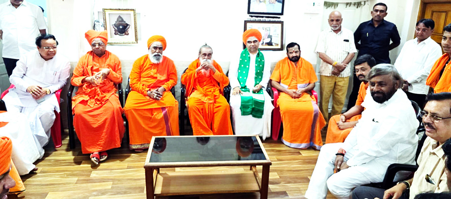 ನಾನಾ ಮಠಾಧೀಶರು, ಗಣ್ಯರು ಭೇಟಿ ಭೀಮಣ್ಣ ಖಂಡ್ರೆಗೆ ಮುಂದುವರೆದ ಚಿಕಿತ್ಸೆ