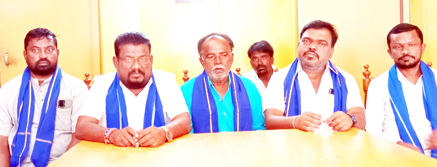 ಜಿಲ್ಲಾ ಉತ್ಸವ ; ಮಹನೀಯರ ಹೆಸರಿನ ದ್ವಾರ ನಿರ್ಮಾಣಕ್ಕೆ ಮನ್ನಾಪೂರಿ ಆಗ್ರಹ