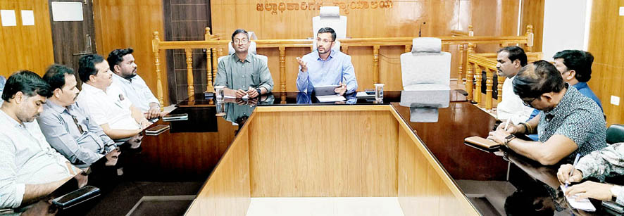 ಜಿಲ್ಲಾಧಿಕಾರಿಗಳ ಅಧ್ಯಕ್ಷತೆಯಲ್ಲಿ ಪತ್ರಕರ್ತರ ಸಭೆ ಎಲ್ಲರ ಒತ್ತಾಸೆಯಂತೆ ಆರ್ಥಪೂರ್ಣ ಜಿಲ್ಲಾ ಉತ್ಸವಕ್ಕೆ ಅಂತಿಮ ಸಿದ್ದತೆ - ಡಿಸಿ